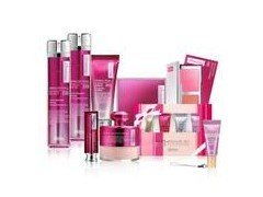 化妆品批发与零售 行业双轮驱动的商业模式解析